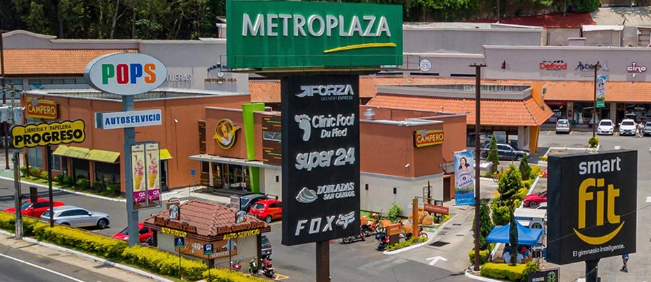 Familia disfrutando de Metroplaza
