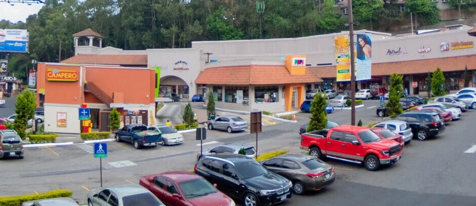 Letras de Metroplaza en la entrada
